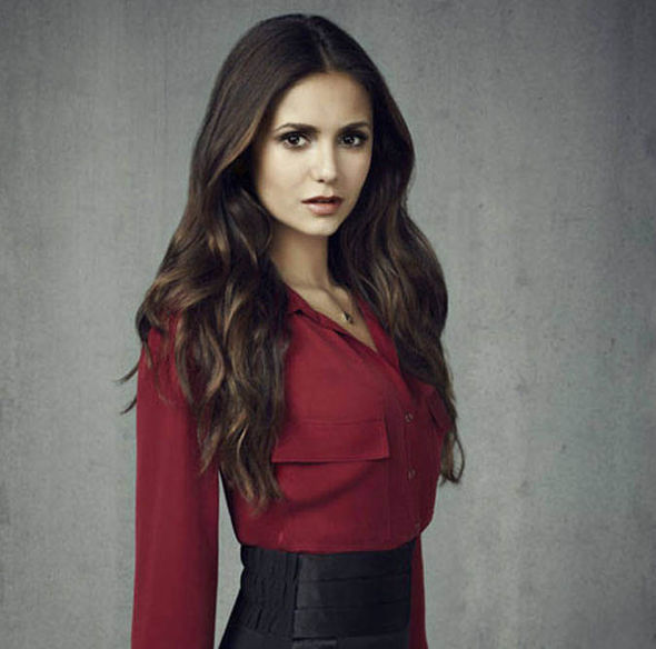 who is elena dating in vampire diaries